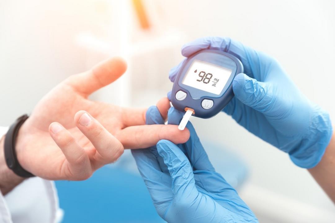 Kiểm tra lượng đường trong máu để xác định bệnh tiểu đường 
