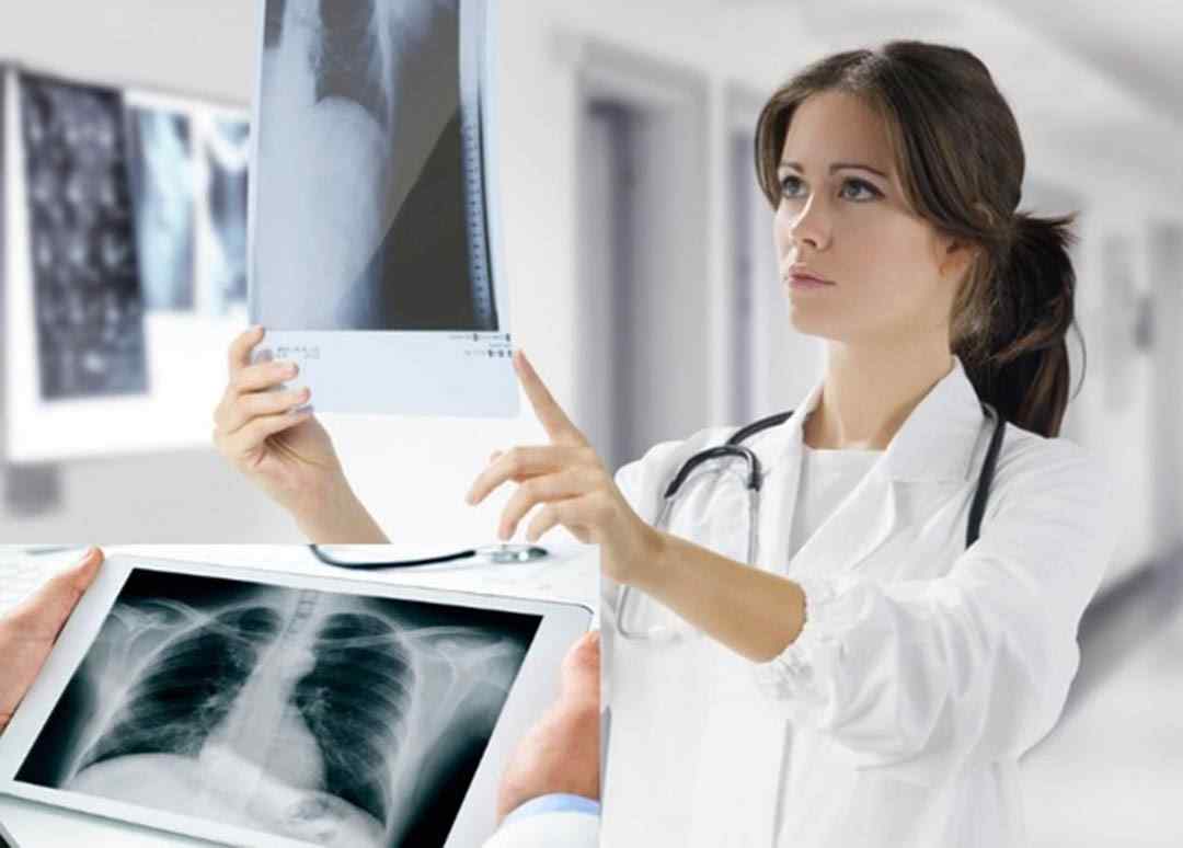 Kiểm tra phim chụp X-quang để chẩn đoán bệnh
