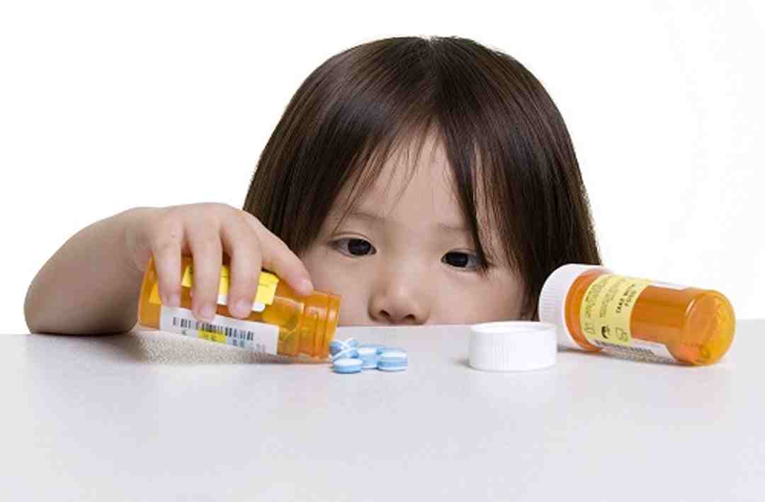 Thuốc chống nấm dạng uống có thể được sử dụng để điều trị nấm da đầu ở trẻ em.
