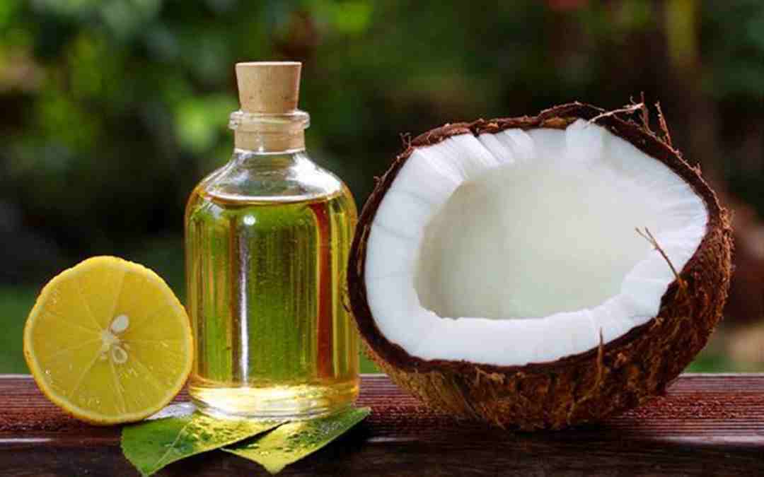 Kết hợp dầu dừa và chanh giúp cải thiện tình trạng ngứa ngáy, làm sạch da đầu, ức chế sự phát triển quá mức của vi nấm