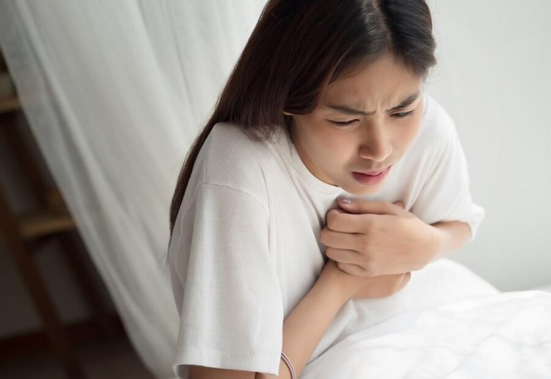 Khó thở và tức ngực là các triệu chứng cảnh báo bệnh