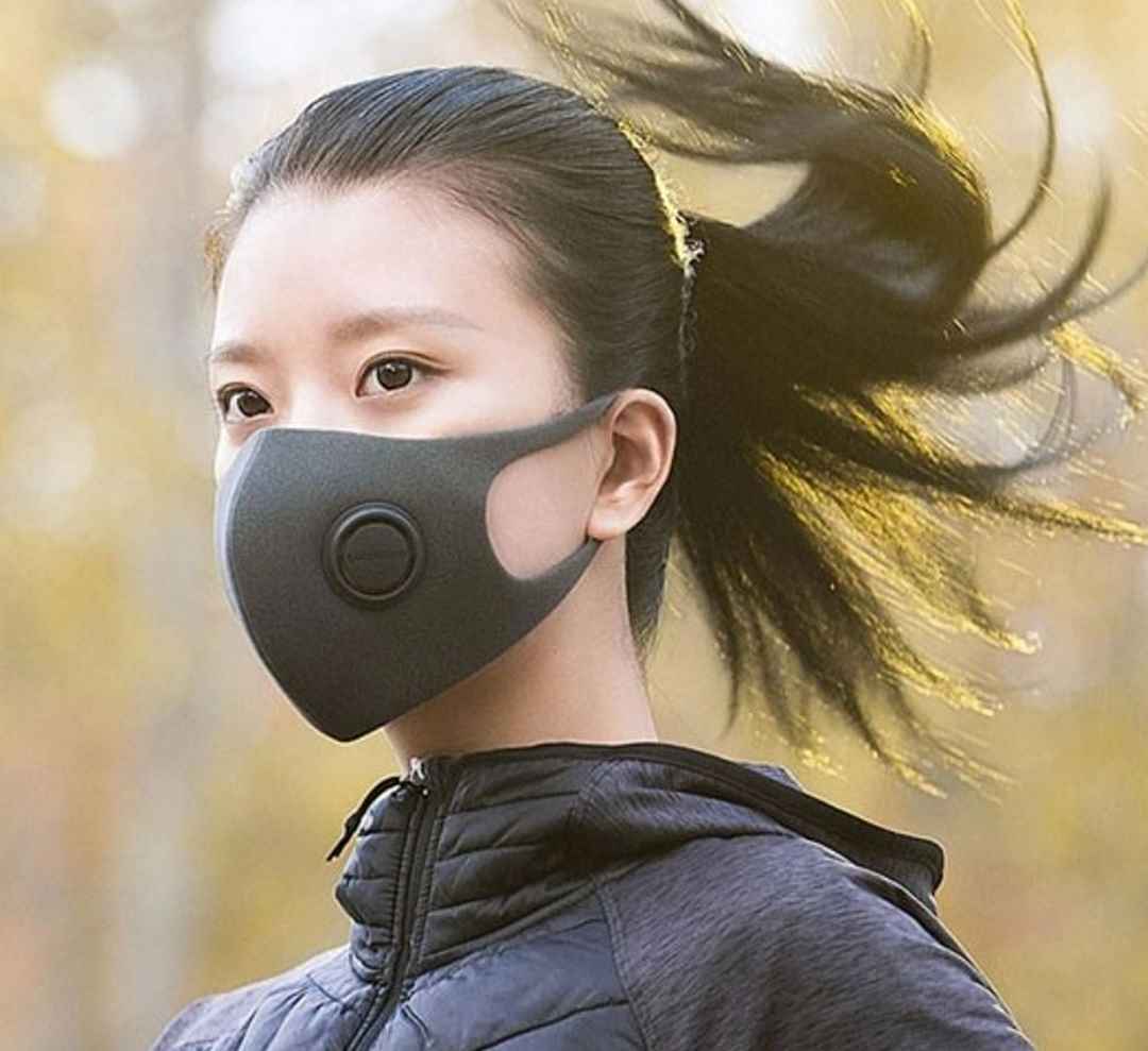 Mọi người nên sử dụng khẩu trang phù hợp, đảm bảo chống bụi mịn PM2.5 hay PM2.5